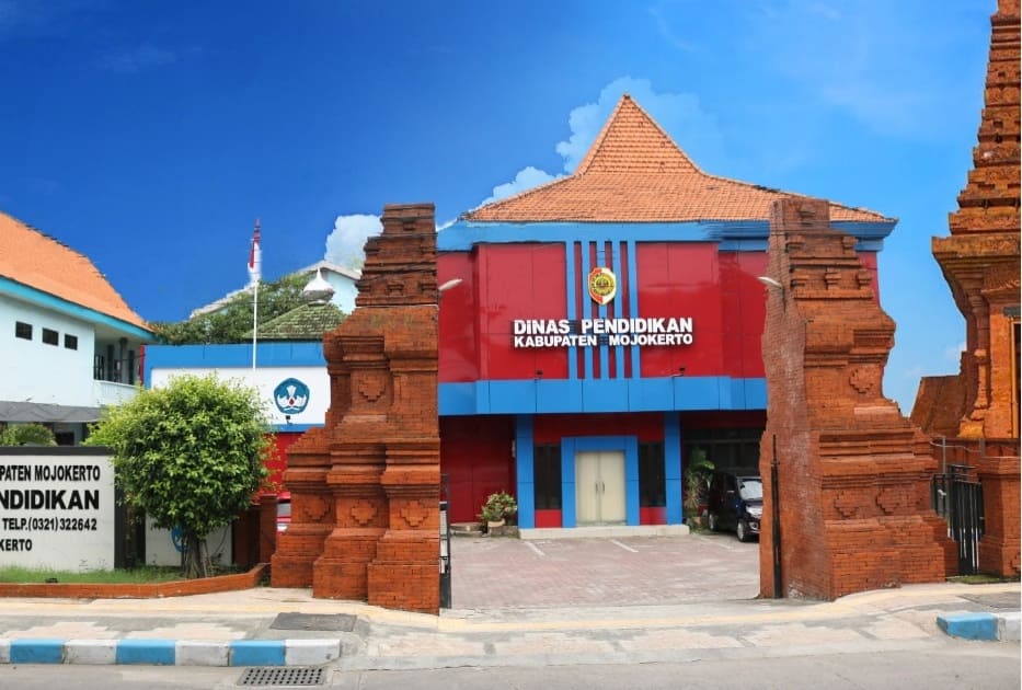 Jangan Jadikan Sekolah Ladang Untung! Harga Seragam Melambung di Mojokerto Ditegur Keras